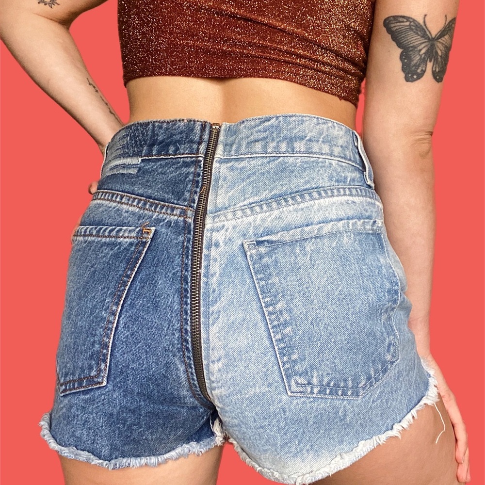☆ Two Toned Zip Revice Denim Shorts ☆